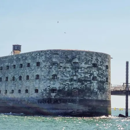 1 Bedroom Beautiful In Holiday home *