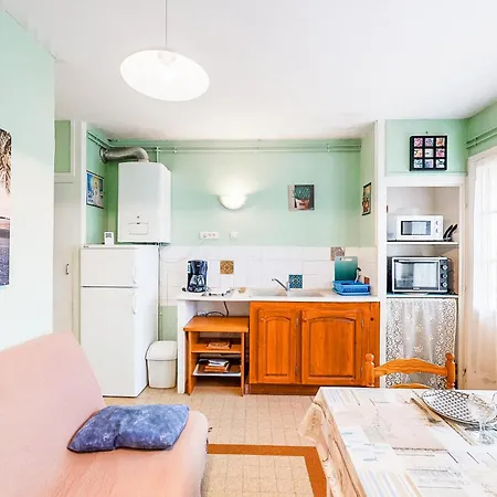 1 Bedroom Beautiful In Royan