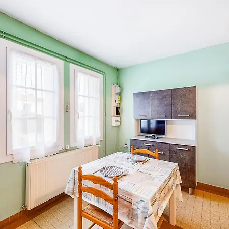 1 Bedroom Beautiful In Holiday home *