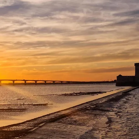 1 Bedroom Beautiful In Royan