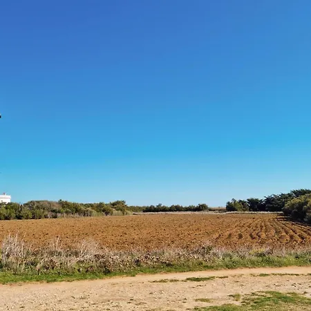 1 Bedroom Beautiful In *