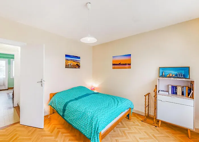 1 Bedroom Beautiful In Royan