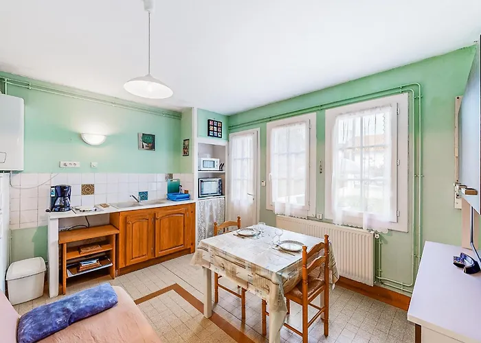 1 Bedroom Beautiful In Casa de Férias Royan