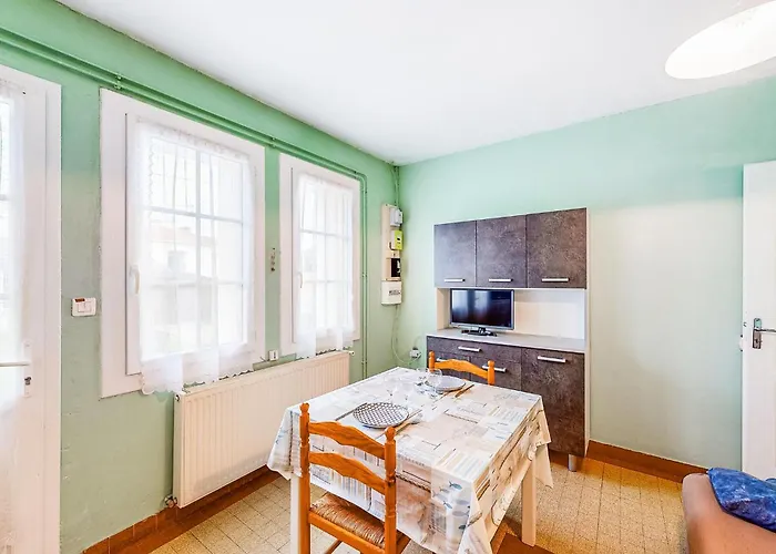 1 Bedroom Beautiful In Casa de Férias *